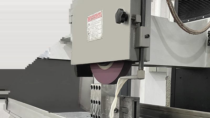 汽车连接器级进模：揭秘其关键技术与选购要点