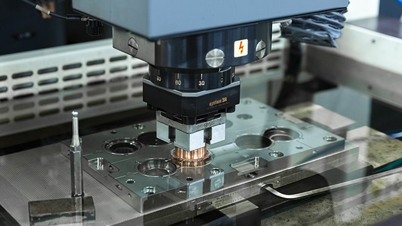 模具寿命的秘密：揭秘模具材料选择的关键**