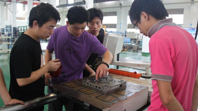 精密冲压模具：设计与定制的核心要素
